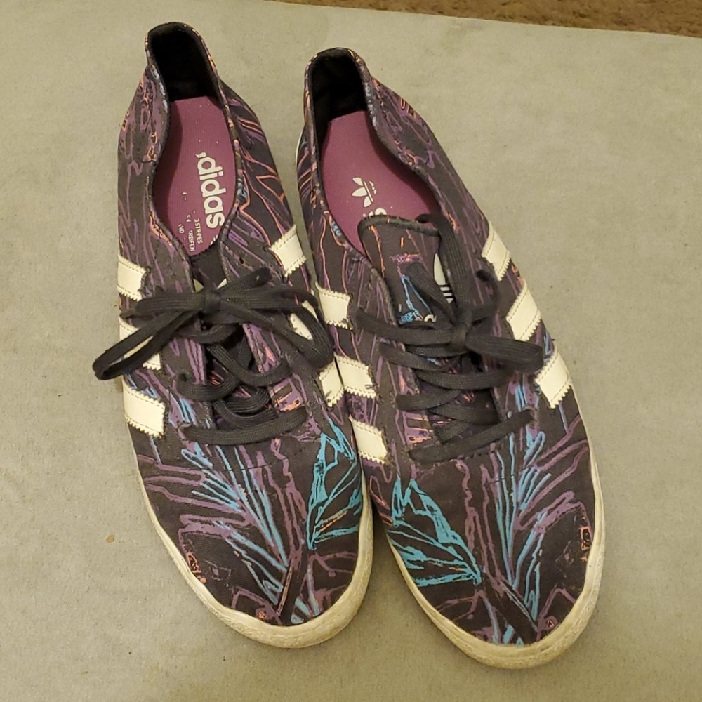 Adidas Sneakers